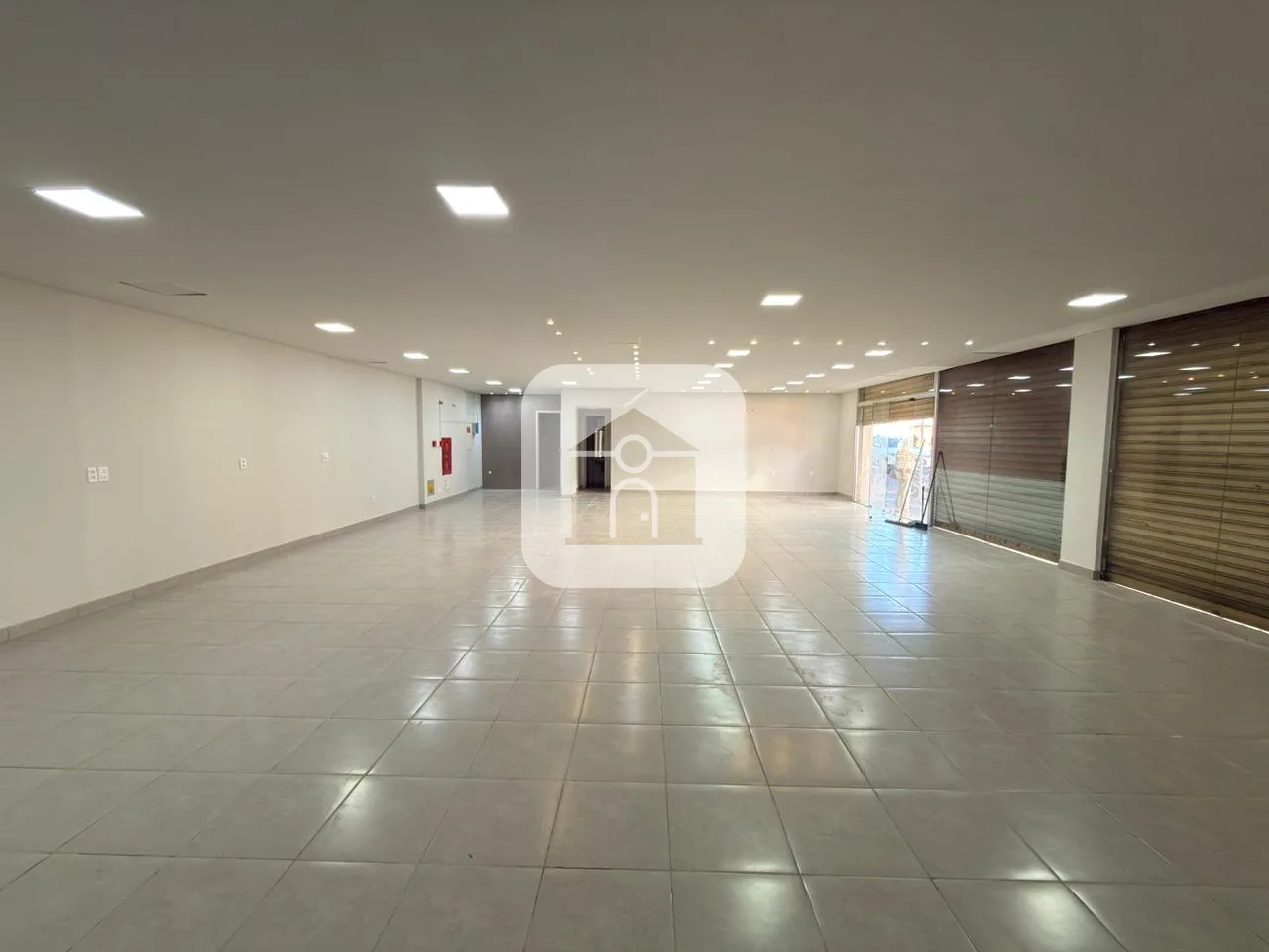 Alugar Comercial / Loja em Uberl&acirc;ndia R$ 5.900,00 - Foto 2