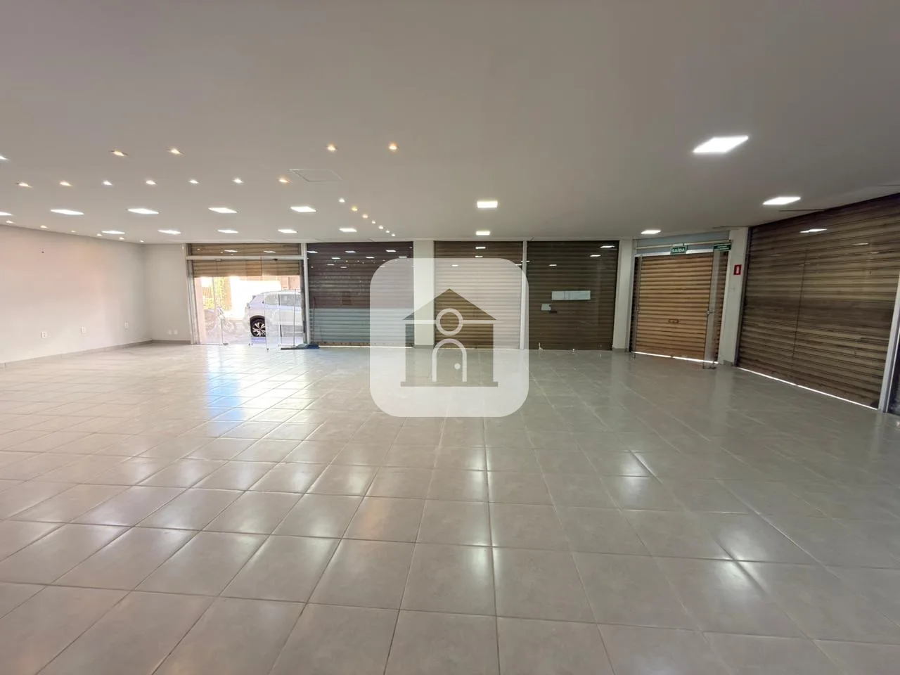 Alugar Comercial / Loja em Uberl&acirc;ndia R$ 5.900,00 - Foto 4