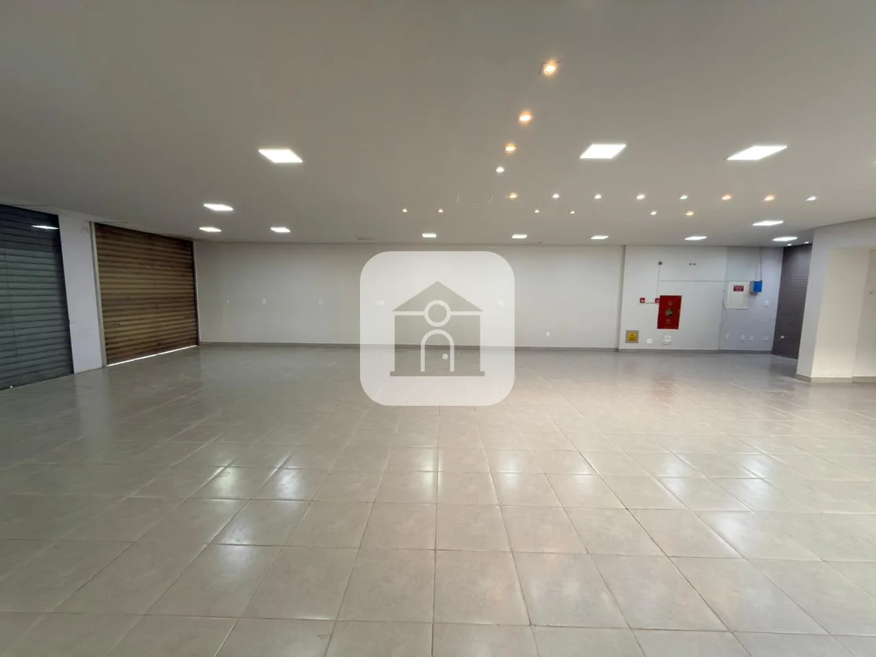 Alugar Comercial / Loja em Uberl&acirc;ndia R$ 5.900,00 - Foto 5