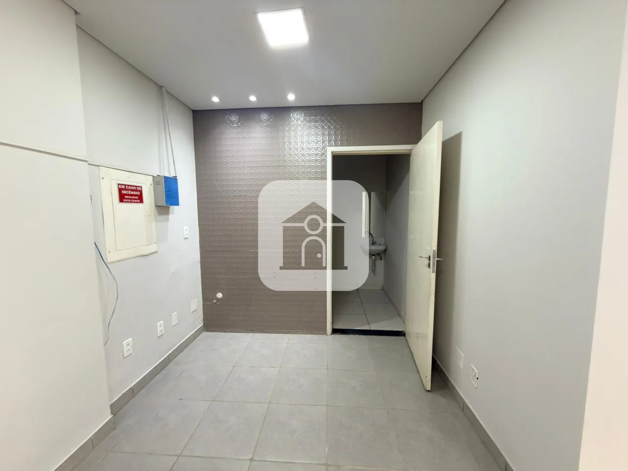 Alugar Comercial / Loja em Uberl&acirc;ndia R$ 5.900,00 - Foto 9