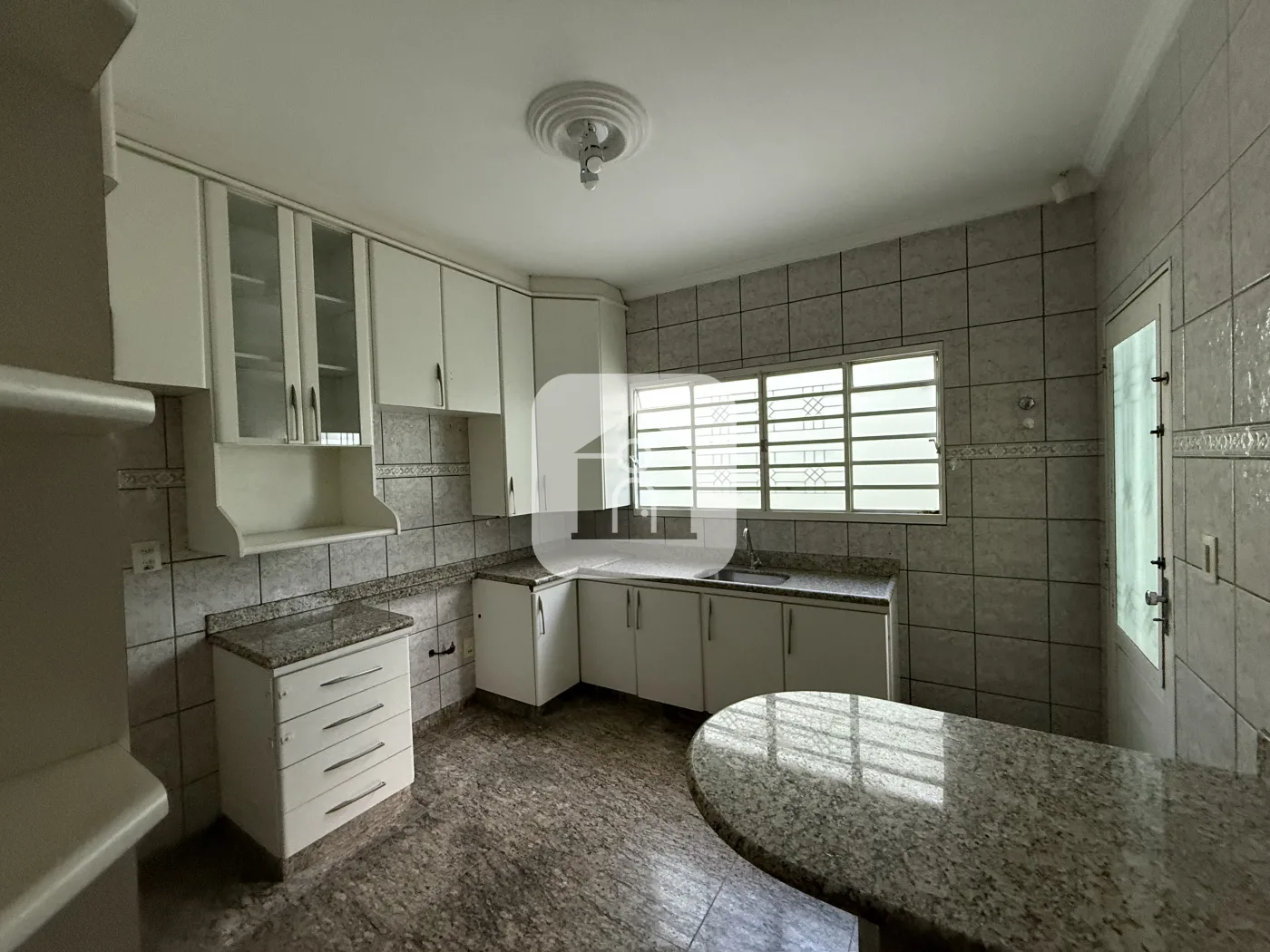 Alugar Casa / Padr&atilde;o em Uberl&acirc;ndia R$ 3.000,00 - Foto 8