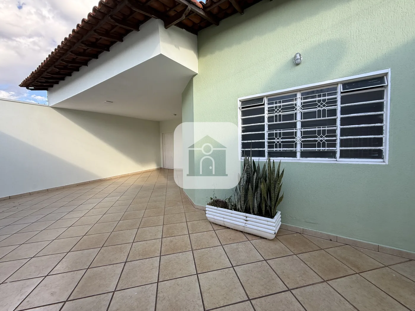Alugar Casa / Padr&atilde;o em Uberl&acirc;ndia R$ 3.000,00 - Foto 1