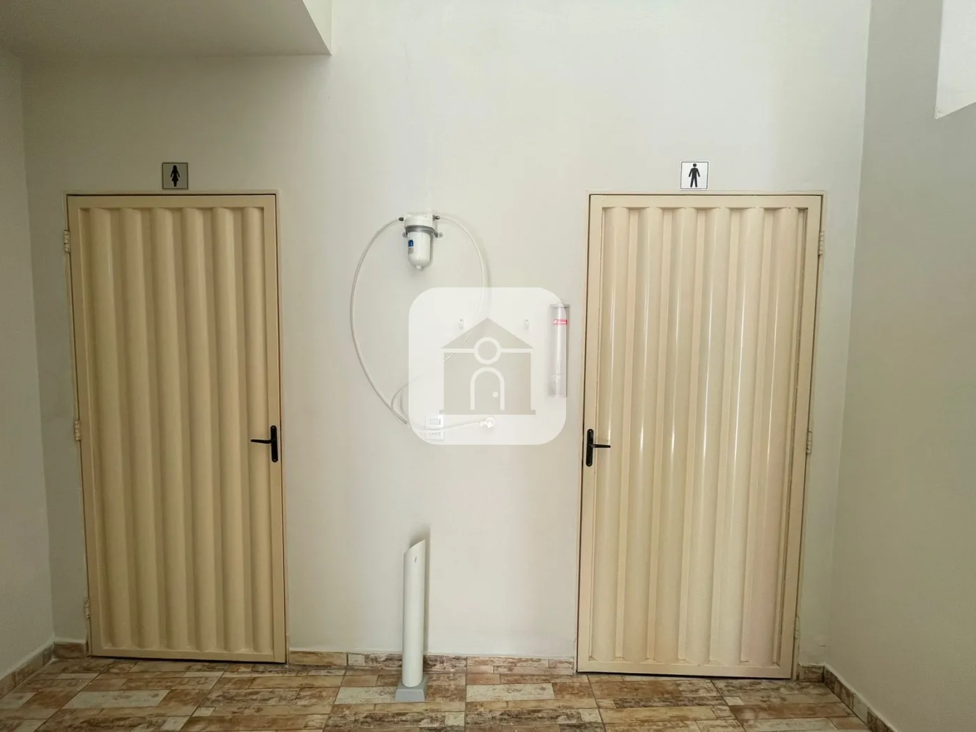 Alugar Comercial / Galp&atilde;o em Uberl&acirc;ndia R$ 3.000,00 - Foto 4