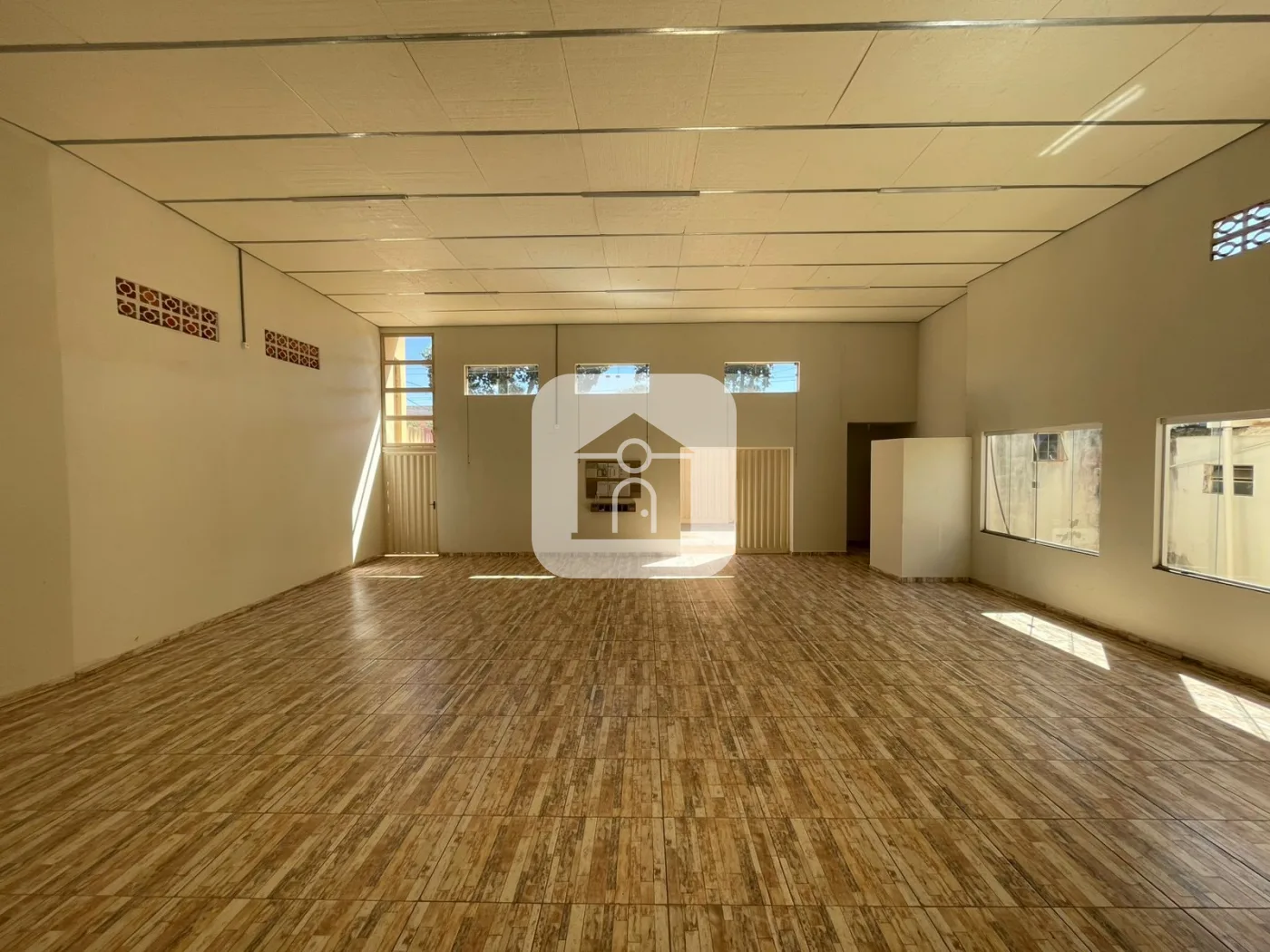 Alugar Comercial / Galp&atilde;o em Uberl&acirc;ndia R$ 3.000,00 - Foto 2