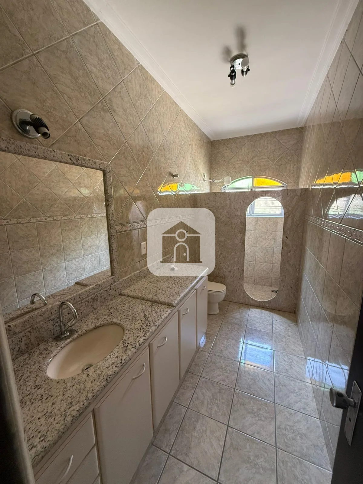 Alugar Casa / Padr&atilde;o em Araguari R$ 4.200,00 - Foto 12
