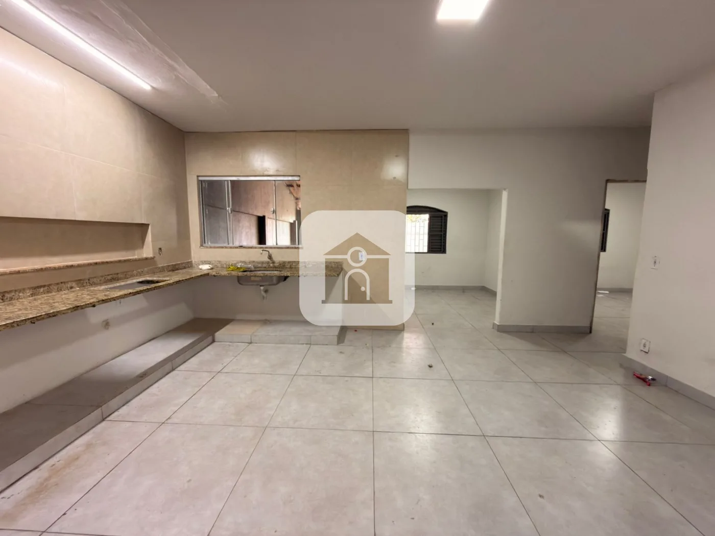 Alugar Casa / Padr&atilde;o em Uberl&acirc;ndia R$ 1.700,00 - Foto 4