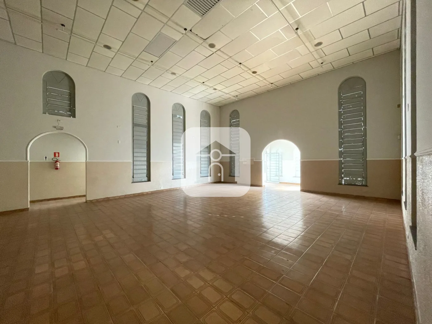 Alugar Comercial / Galp&atilde;o em Uberl&acirc;ndia R$ 4.500,00 - Foto 4