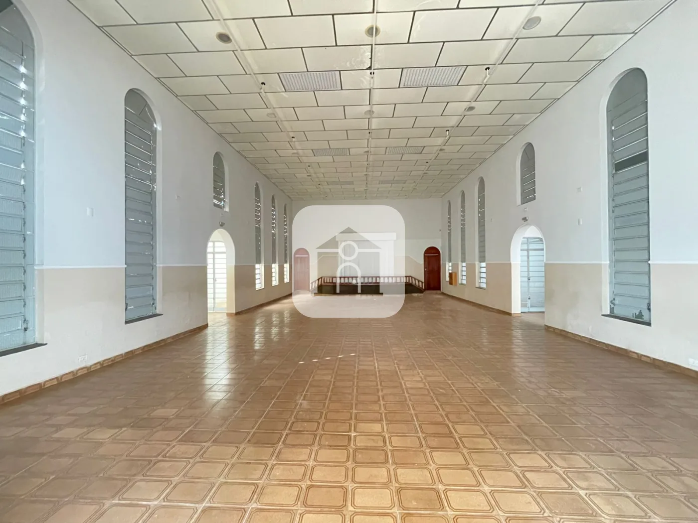 Alugar Comercial / Galp&atilde;o em Uberl&acirc;ndia R$ 4.500,00 - Foto 2