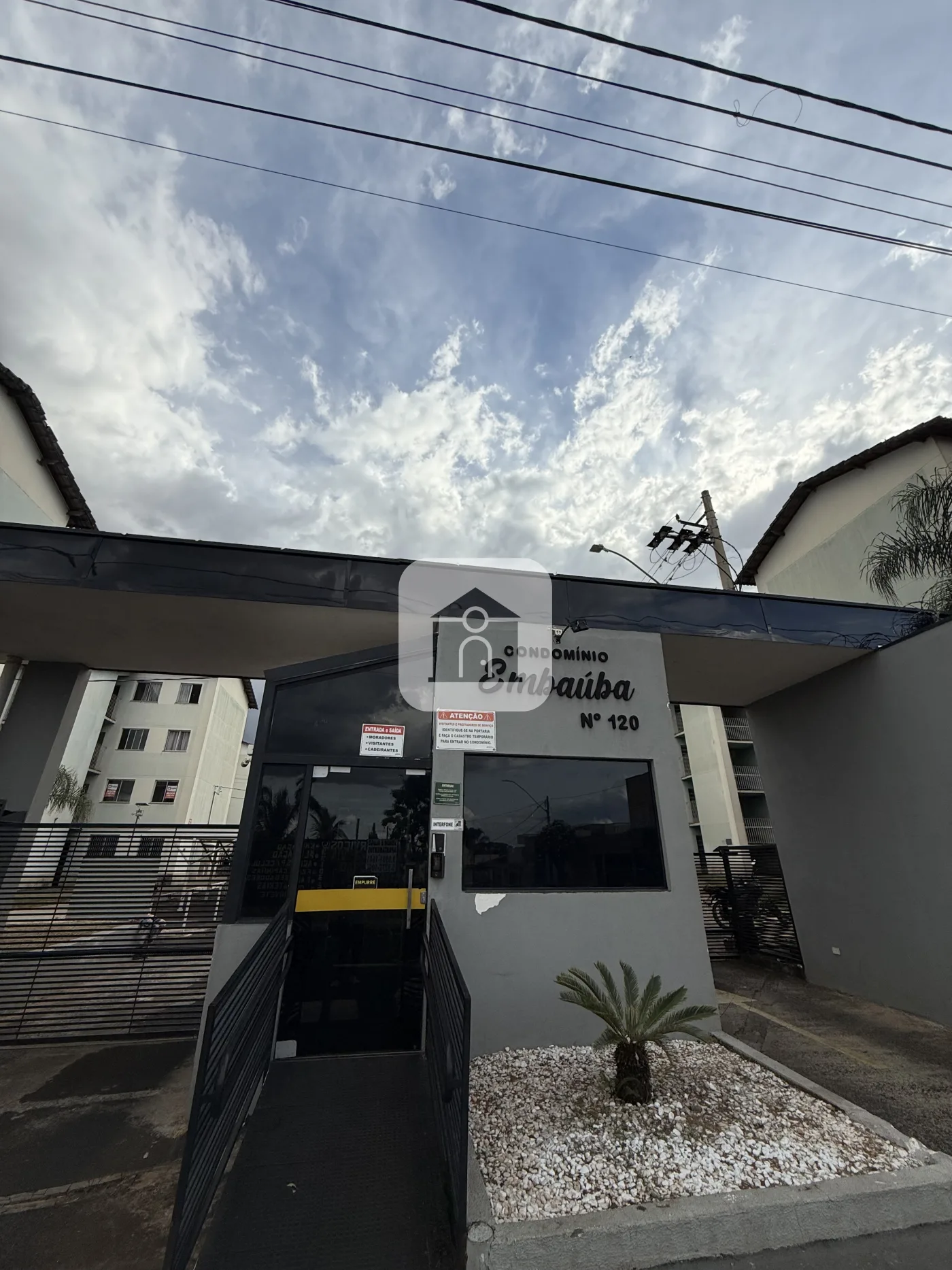 Alugar Apartamento / Padr&atilde;o em Uberlandia R$ 1.100,00 - Foto 1