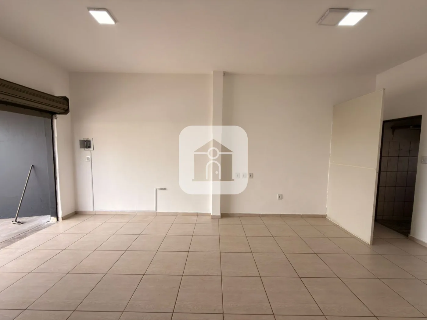 Alugar Comercial / C&ocirc;modo em Uberl&acirc;ndia R$ 1.500,00 - Foto 2