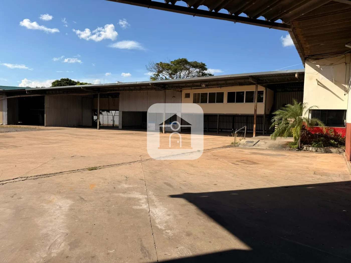 Alugar Comercial / Galp&atilde;o em Uberl&acirc;ndia R$ 35.000,00 - Foto 5