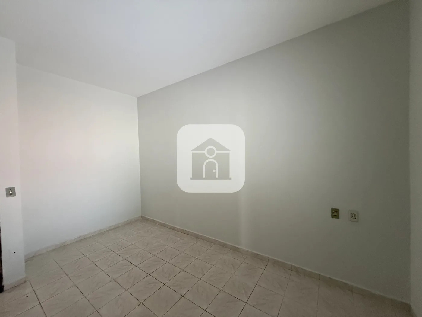 Alugar Casa / Padr&atilde;o em Uberl&acirc;ndia R$ 1.800,00 - Foto 4