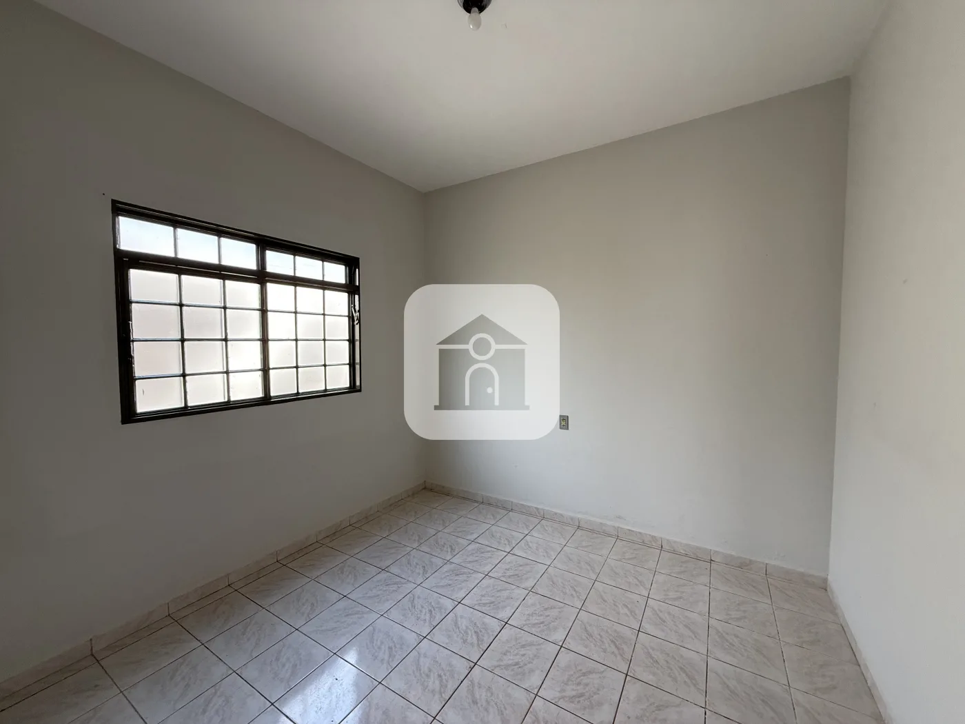 Alugar Casa / Padr&atilde;o em Uberl&acirc;ndia R$ 1.800,00 - Foto 5