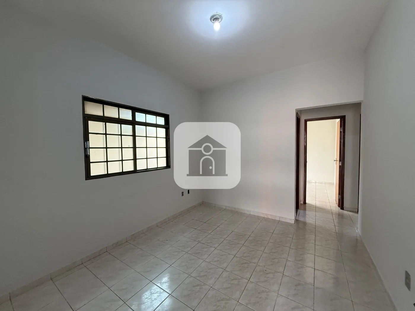Alugar Casa / Padr&atilde;o em Uberl&acirc;ndia R$ 1.800,00 - Foto 3