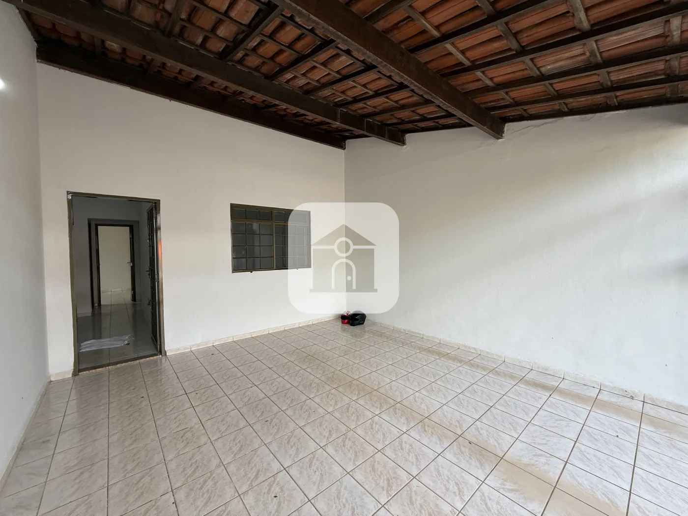 Alugar Casa / Padr&atilde;o em Uberl&acirc;ndia R$ 1.800,00 - Foto 1