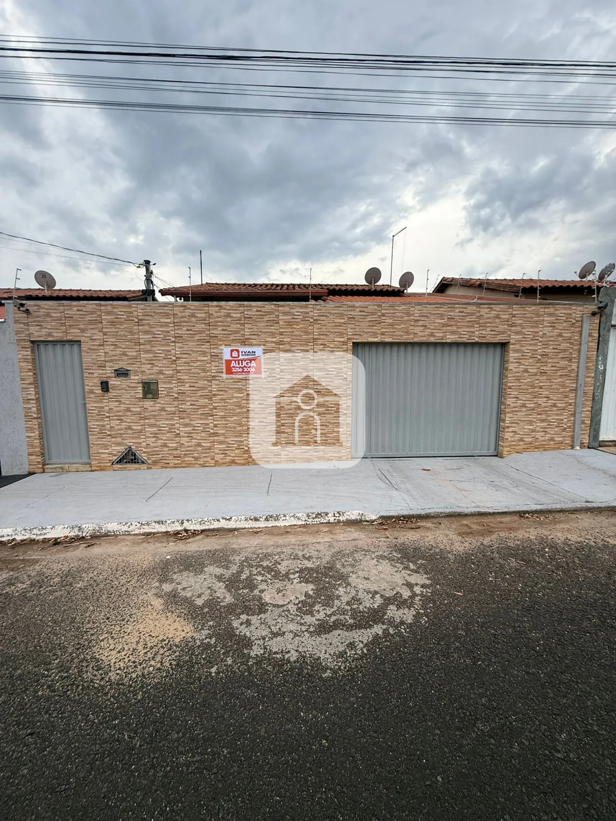 Alugar Casa / Padr&atilde;o em Araguari R$ 1.500,00 - Foto 1
