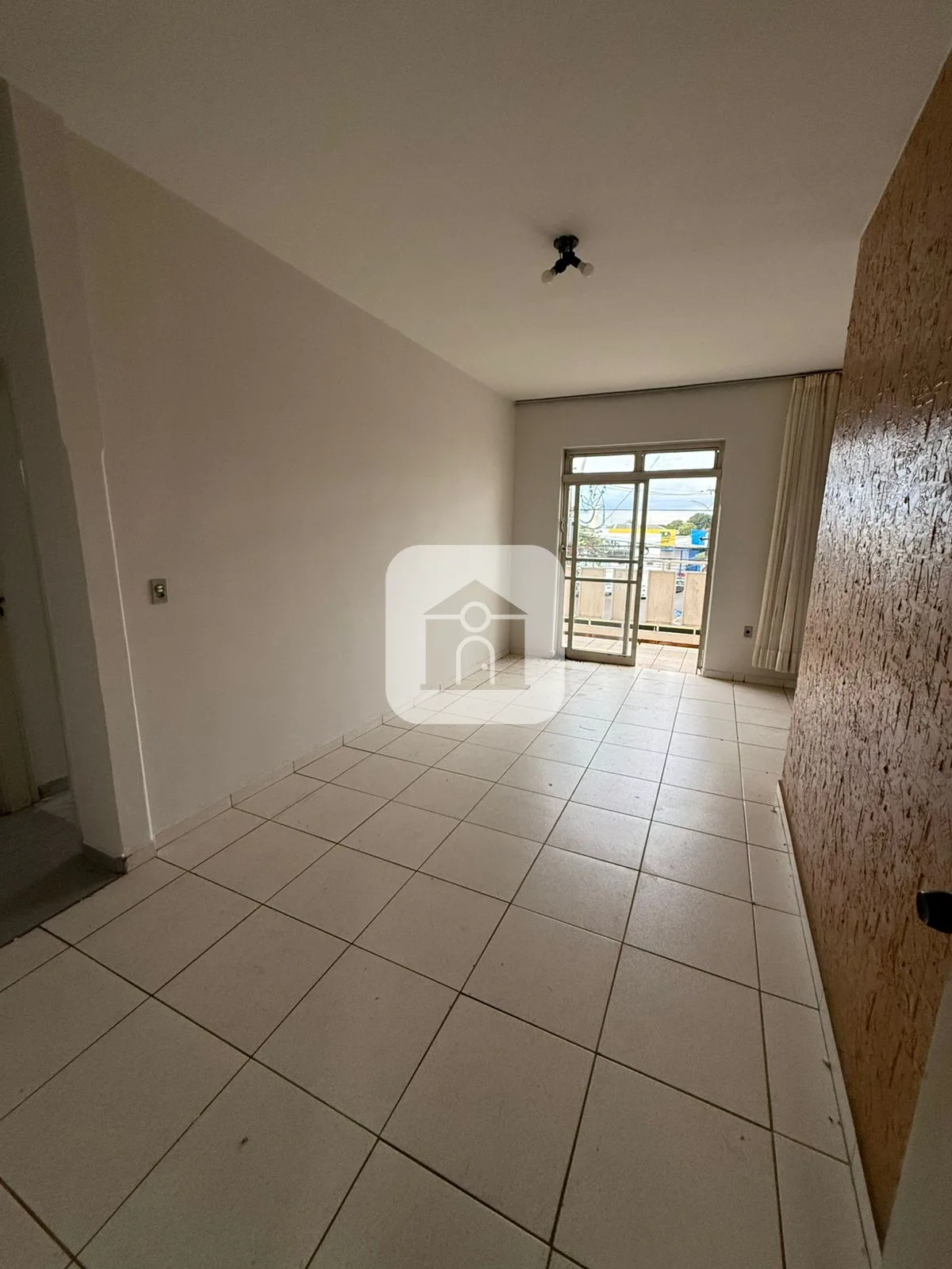Alugar Apartamento / Sobrado em Araguari R$ 1.250,00 - Foto 1