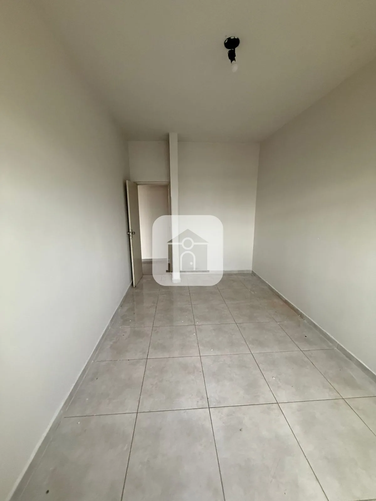Alugar Apartamento / Sobrado em Araguari R$ 1.250,00 - Foto 4