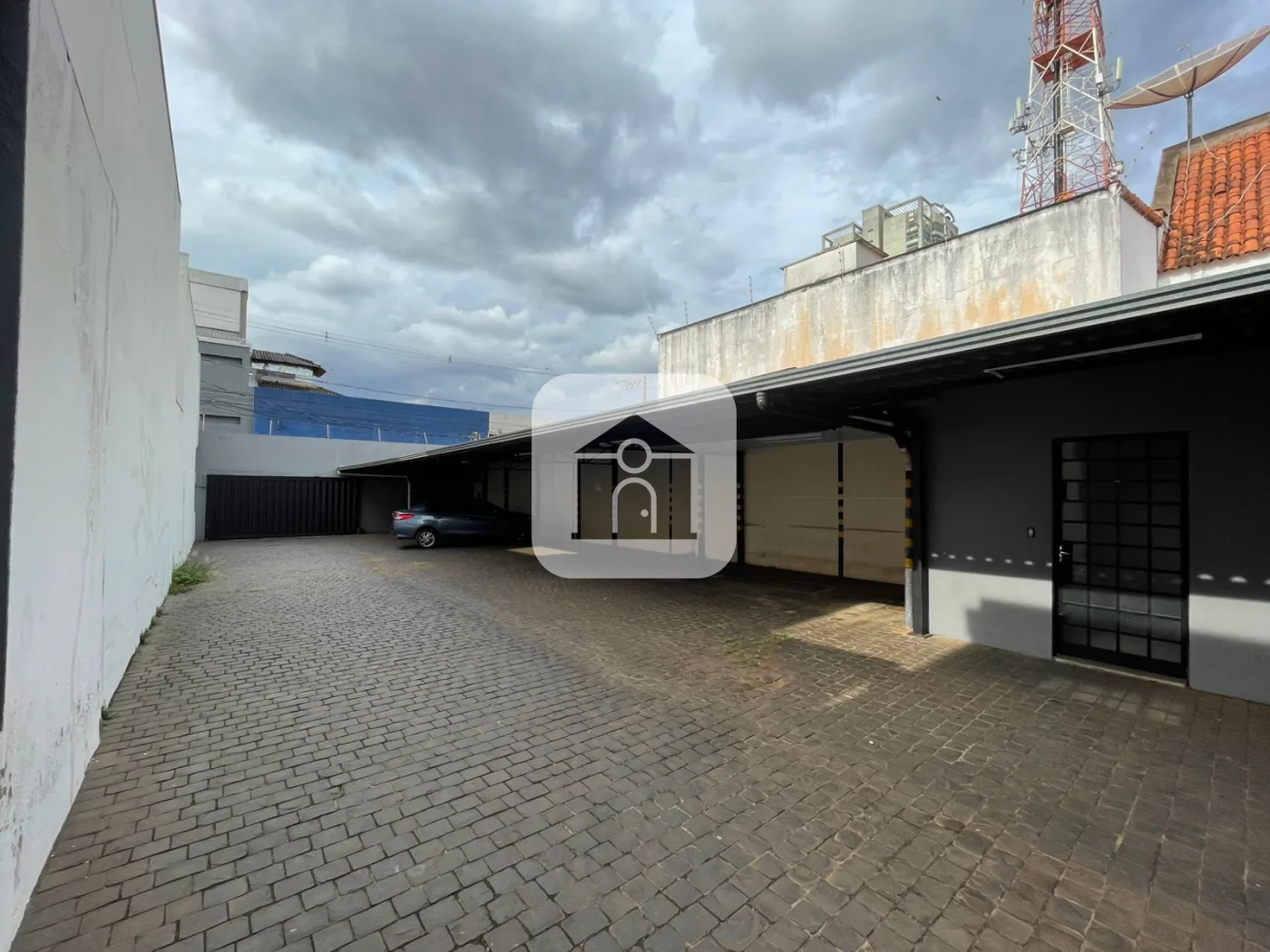 Alugar Comercial / Pr&eacute;dio em Uberl&acirc;ndia R$ 9.000,00 - Foto 17