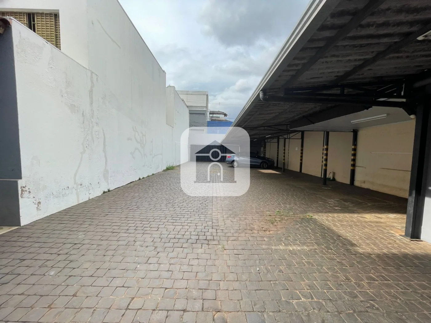 Alugar Comercial / Pr&eacute;dio em Uberl&acirc;ndia R$ 9.000,00 - Foto 18