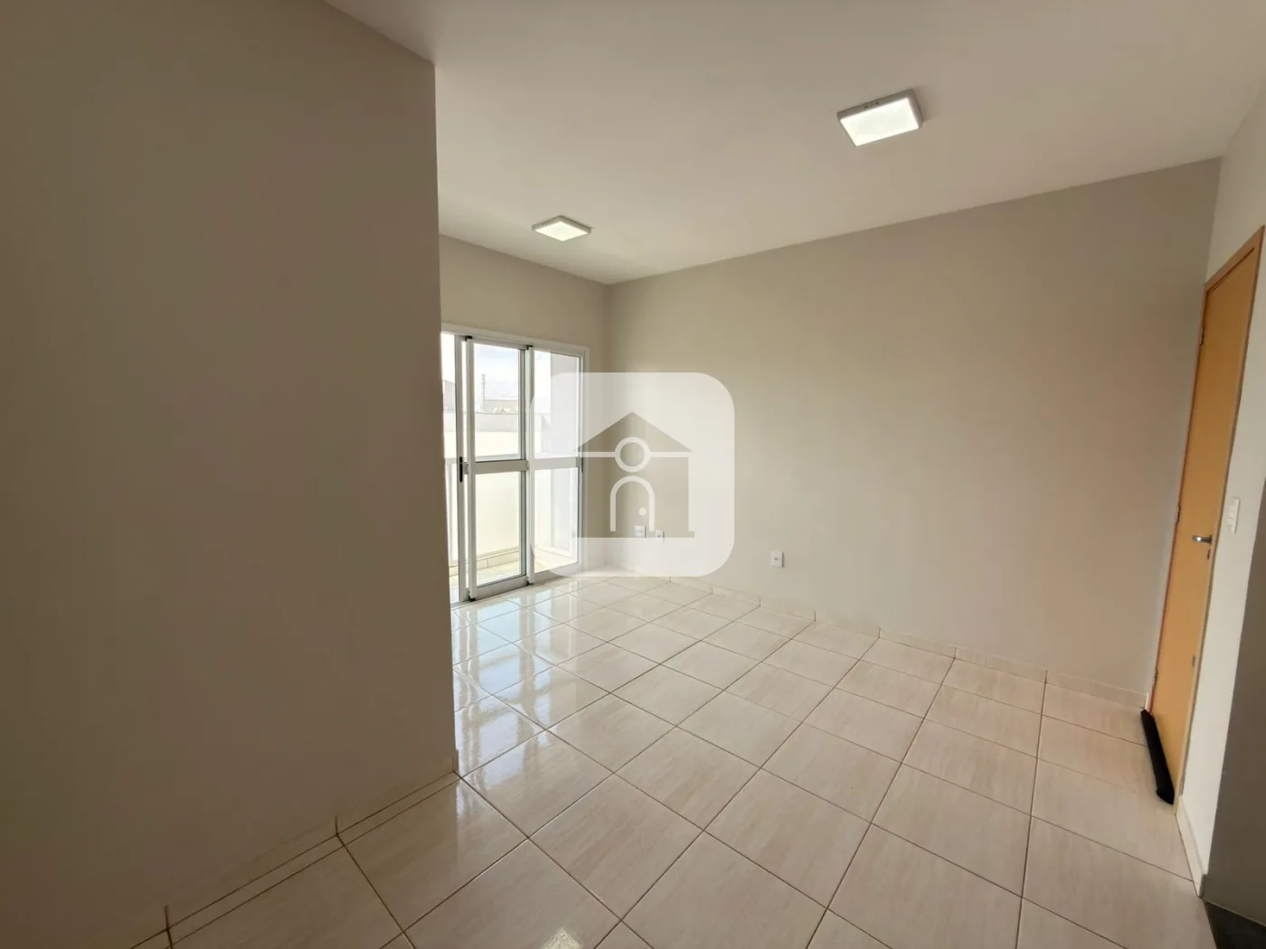 Alugar Apartamento / Padr&atilde;o em Uberl&acirc;ndia R$ 1.800,00 - Foto 2