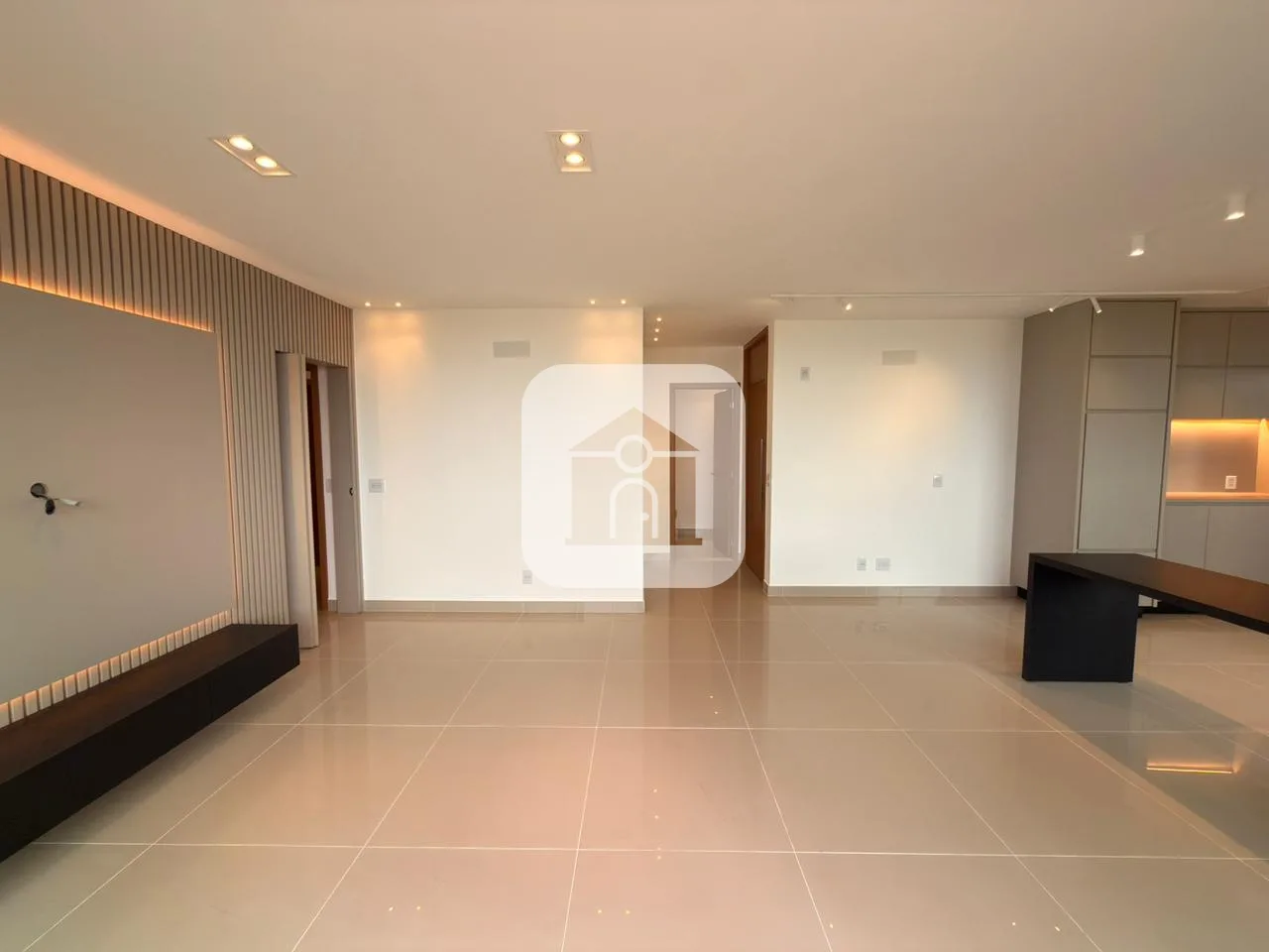 Alugar Apartamento / Padr&atilde;o em Uberl&acirc;ndia R$ 8.100,00 - Foto 2