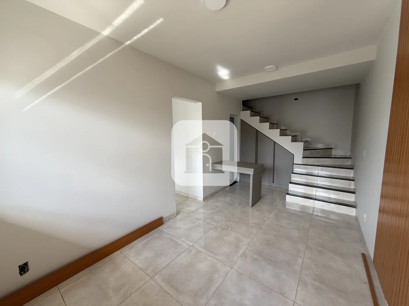 Alugar Casa / Sobrado em Uberl&acirc;ndia R$ 2.800,00 - Foto 2