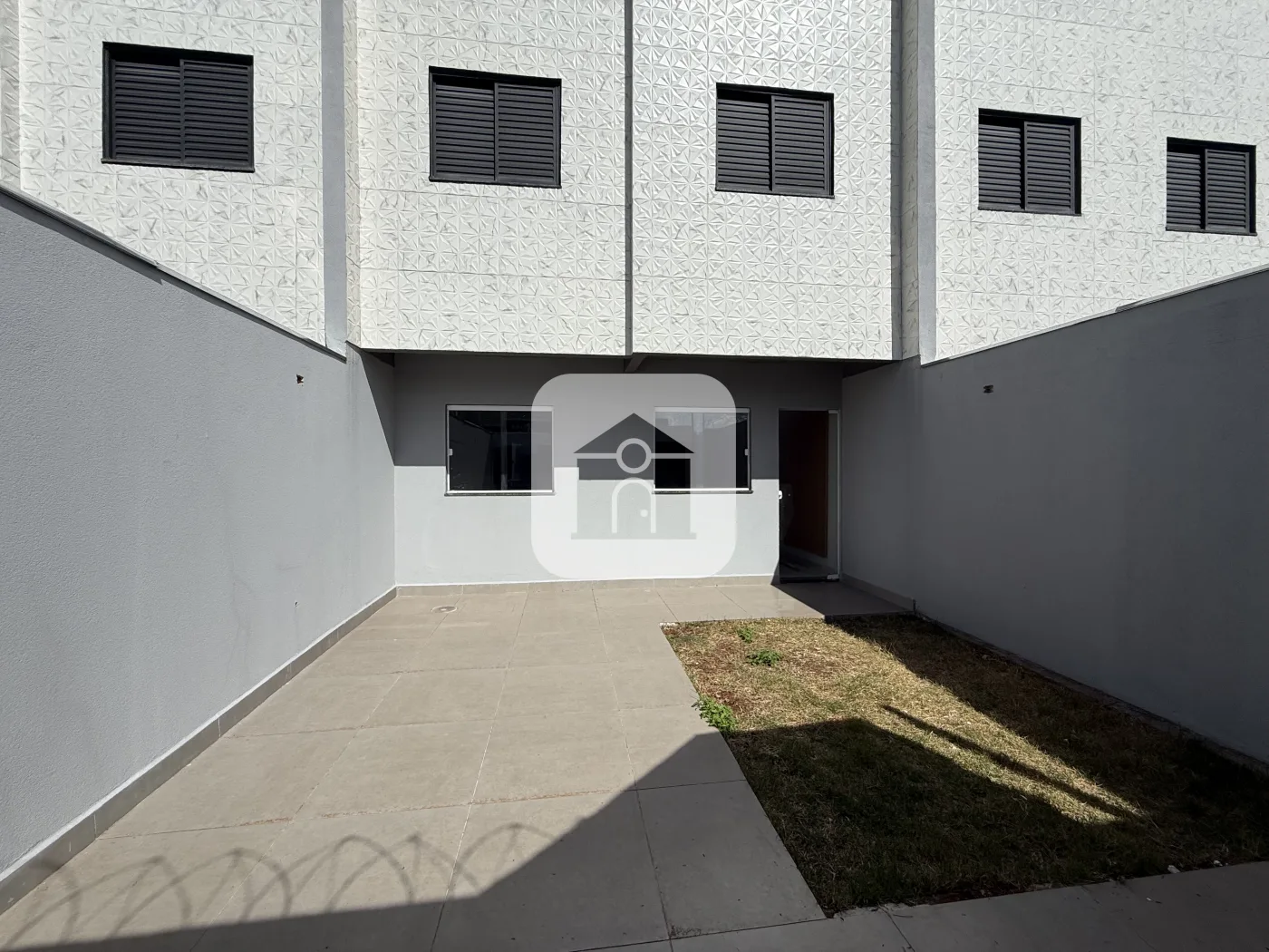 Alugar Casa / Sobrado em Uberl&acirc;ndia R$ 2.800,00 - Foto 1