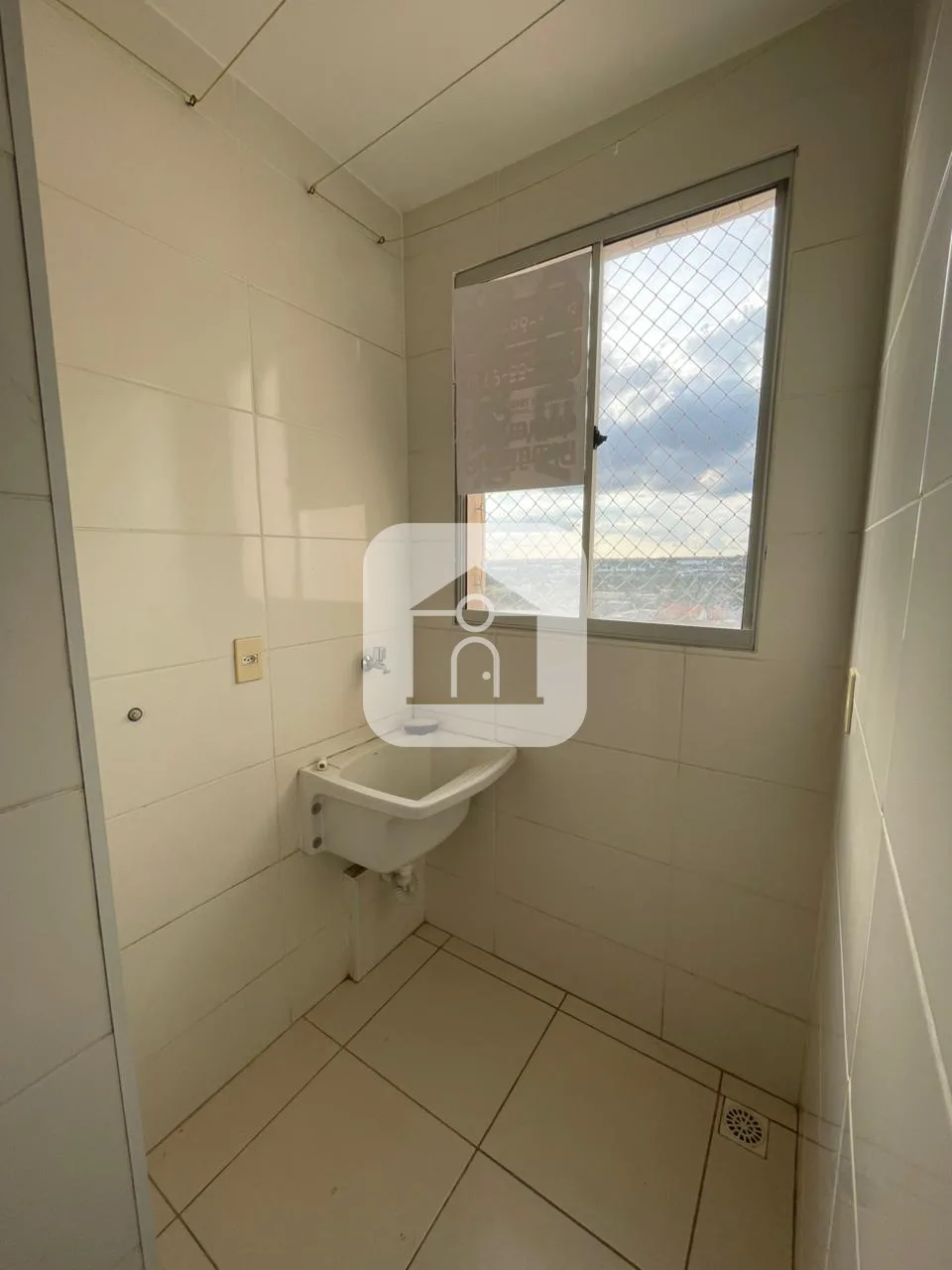 Alugar Apartamento / Padr&atilde;o em Uberl&acirc;ndia R$ 1.300,00 - Foto 2