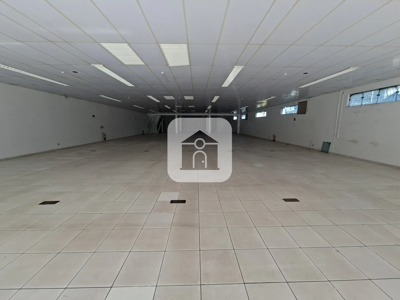 Alugar Comercial / Loja em Uberl&acirc;ndia R$ 18.000,00 - Foto 1