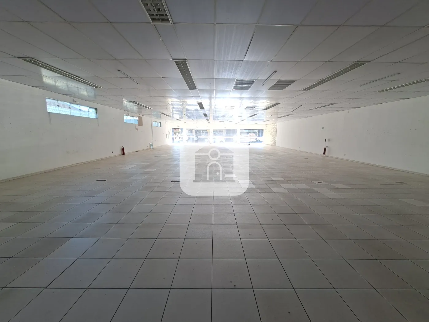 Alugar Comercial / Loja em Uberl&acirc;ndia R$ 18.000,00 - Foto 3
