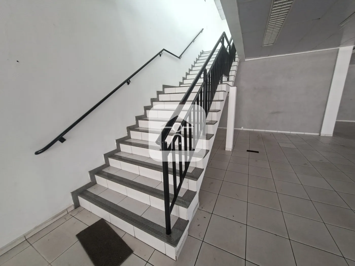 Alugar Comercial / Loja em Uberl&acirc;ndia R$ 18.000,00 - Foto 9