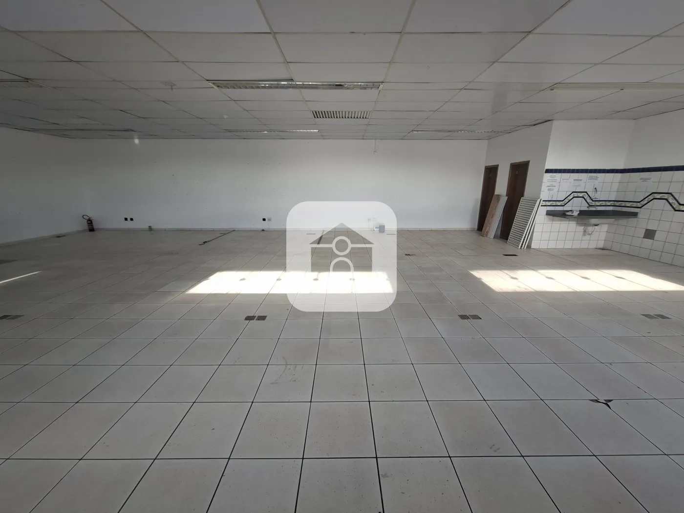 Alugar Comercial / Loja em Uberl&acirc;ndia R$ 18.000,00 - Foto 11