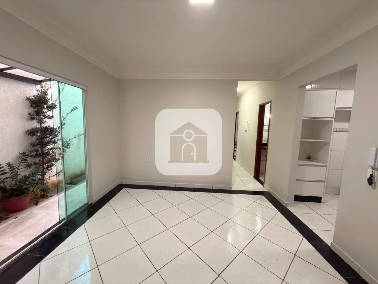 Alugar Casa / Padr&atilde;o em Uberl&acirc;ndia R$ 3.900,00 - Foto 1
