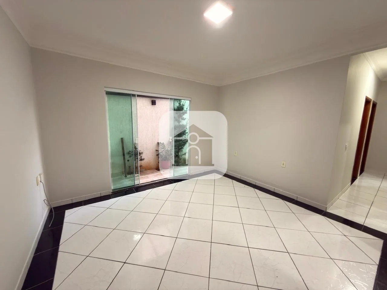 Alugar Casa / Padr&atilde;o em Uberl&acirc;ndia R$ 3.900,00 - Foto 4