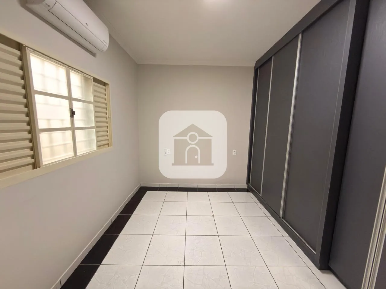 Alugar Casa / Padr&atilde;o em Uberl&acirc;ndia R$ 3.900,00 - Foto 13