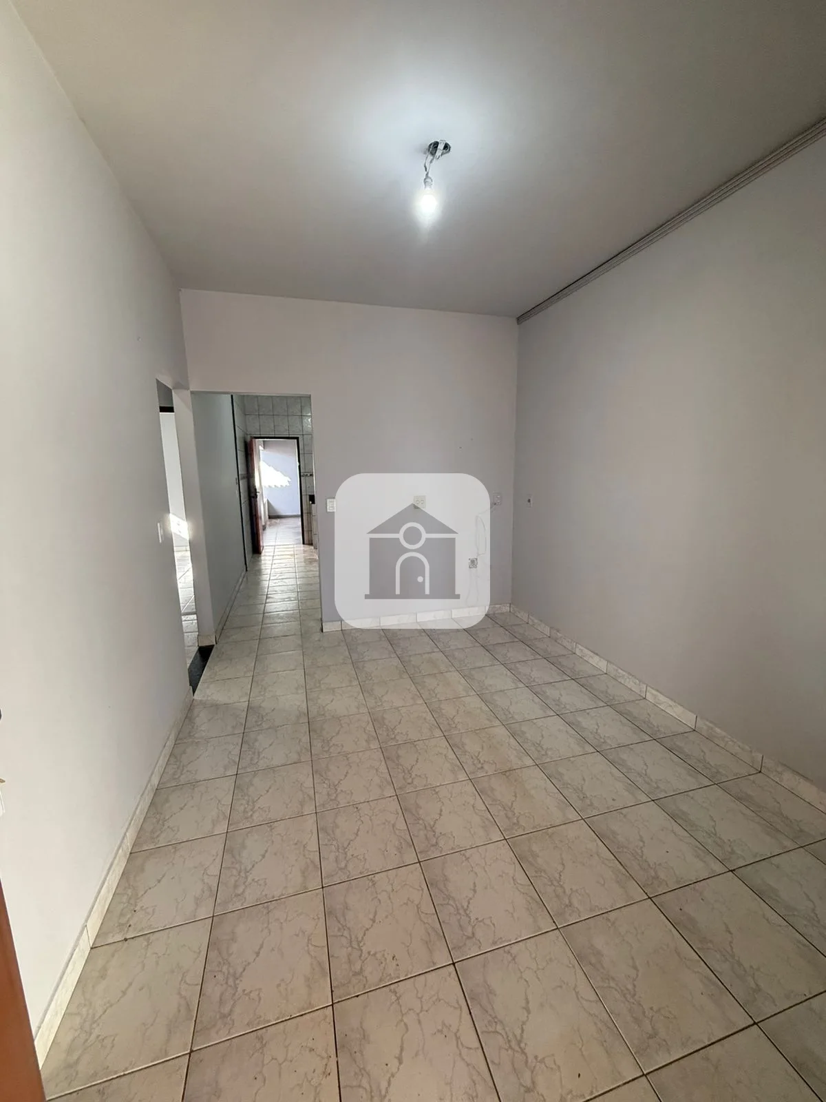 Alugar Casa / Padr&atilde;o em Araguari R$ 1.500,00 - Foto 4