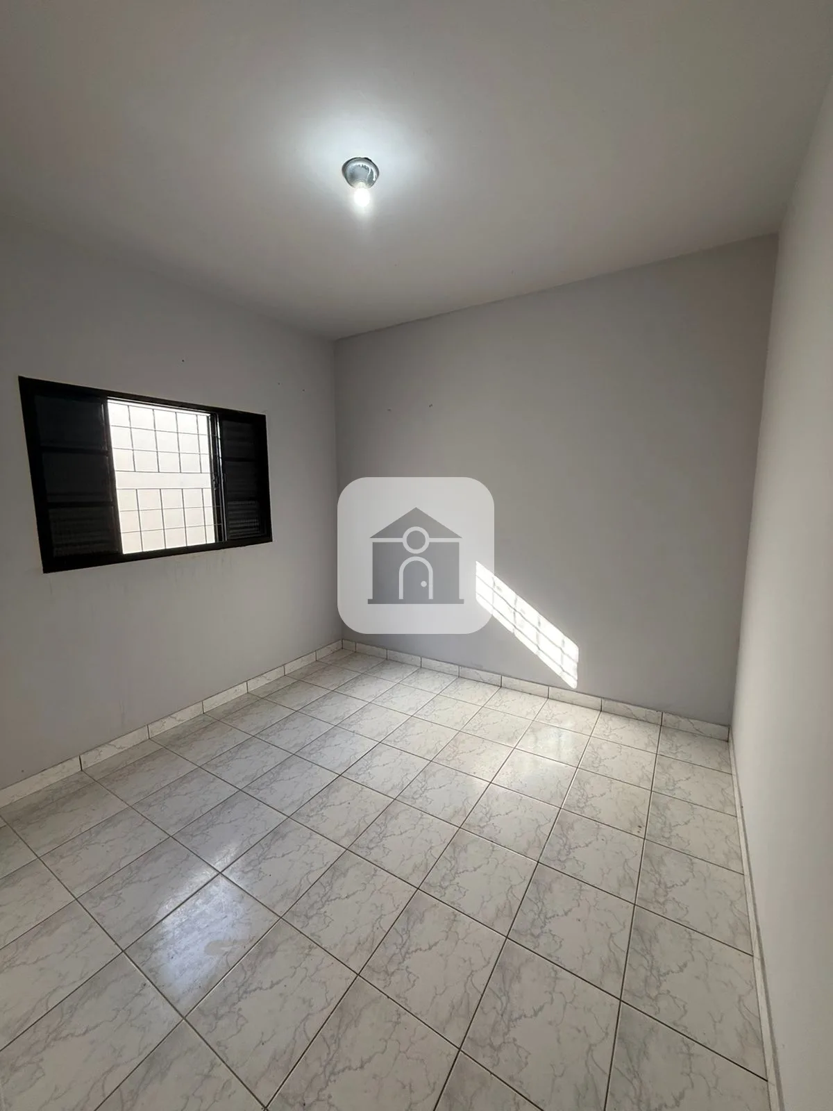 Alugar Casa / Padr&atilde;o em Araguari R$ 1.500,00 - Foto 7