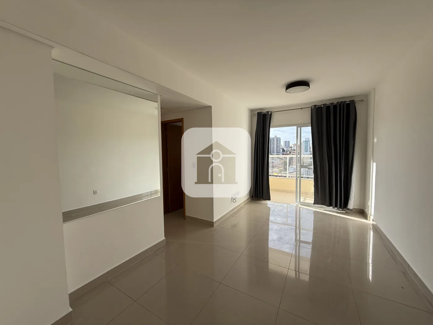 Alugar Apartamento / Padr&atilde;o em Uberl&acirc;ndia R$ 1.900,00 - Foto 2