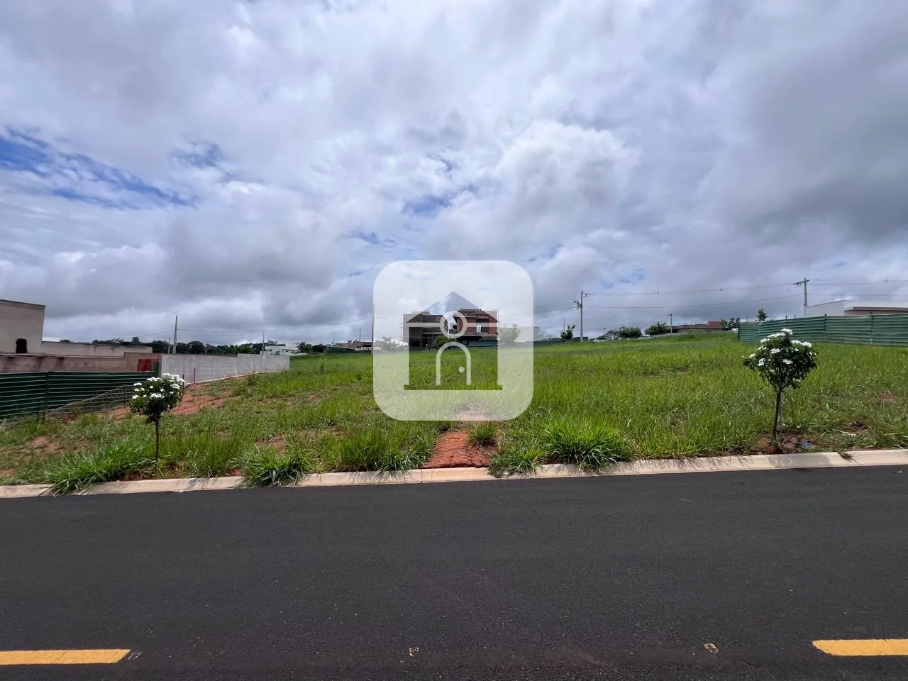Comprar Terreno / Condom&iacute;nio em Uberl&acirc;ndia R$ 350.000,00 - Foto 1
