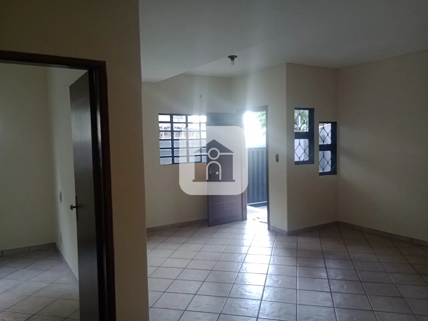 Alugar Casa / Sobrado em Uberl&acirc;ndia R$ 6.000,00 - Foto 5