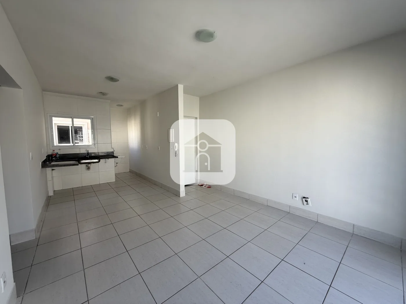 Alugar Apartamento / Padr&atilde;o em Uberlandia R$ 1.700,00 - Foto 3