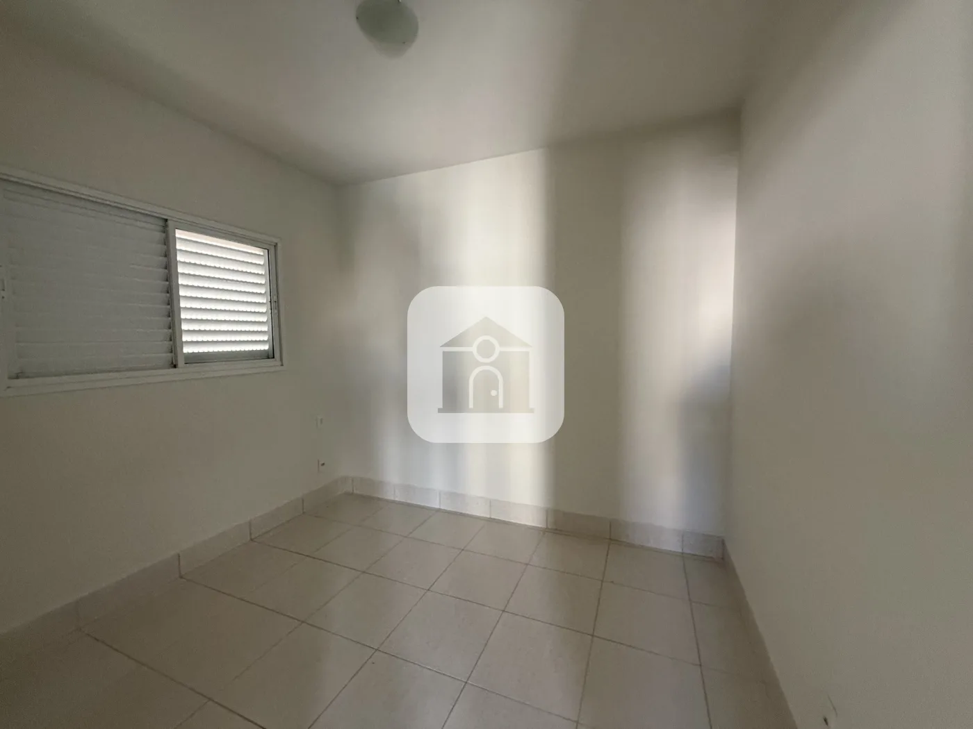 Alugar Apartamento / Padr&atilde;o em Uberlandia R$ 1.700,00 - Foto 9