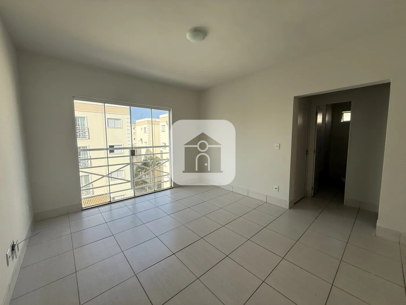 Alugar Apartamento / Padr&atilde;o em Uberlandia R$ 1.700,00 - Foto 2