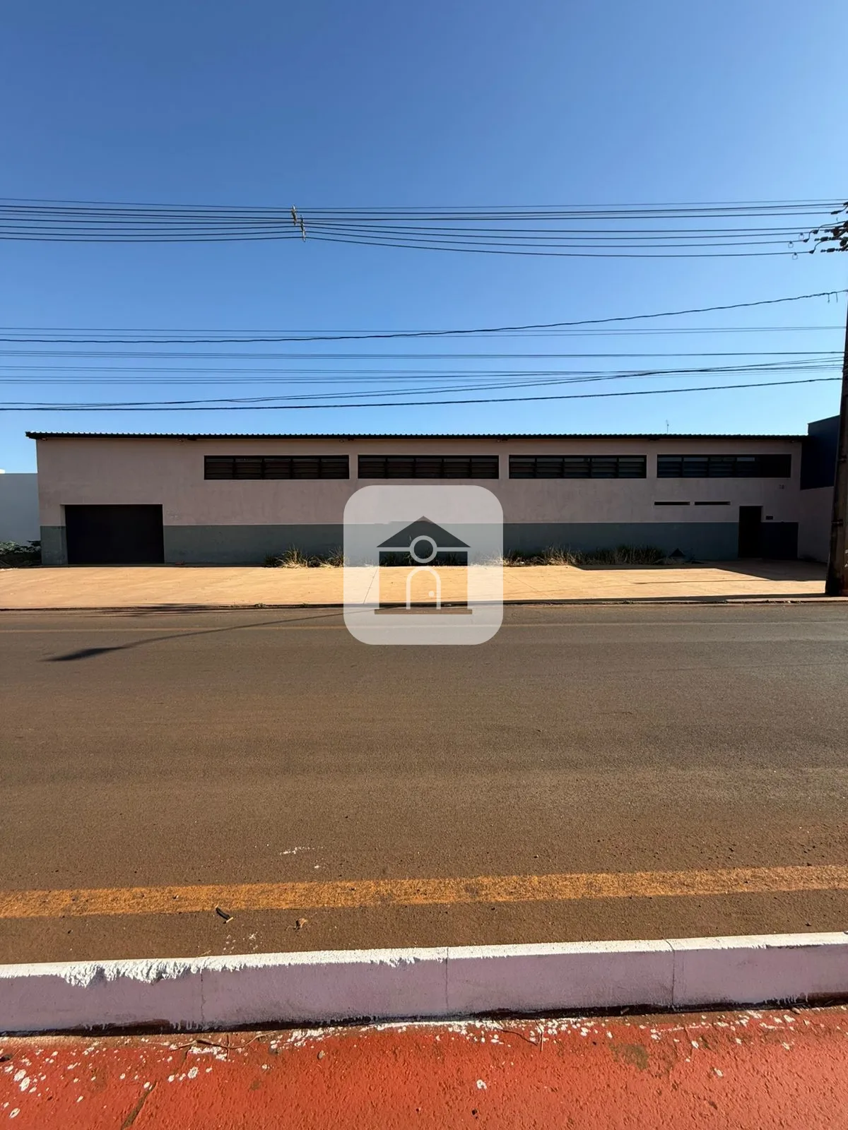 Alugar Comercial / Galp&atilde;o em Araguari R$ 8.500,00 - Foto 2