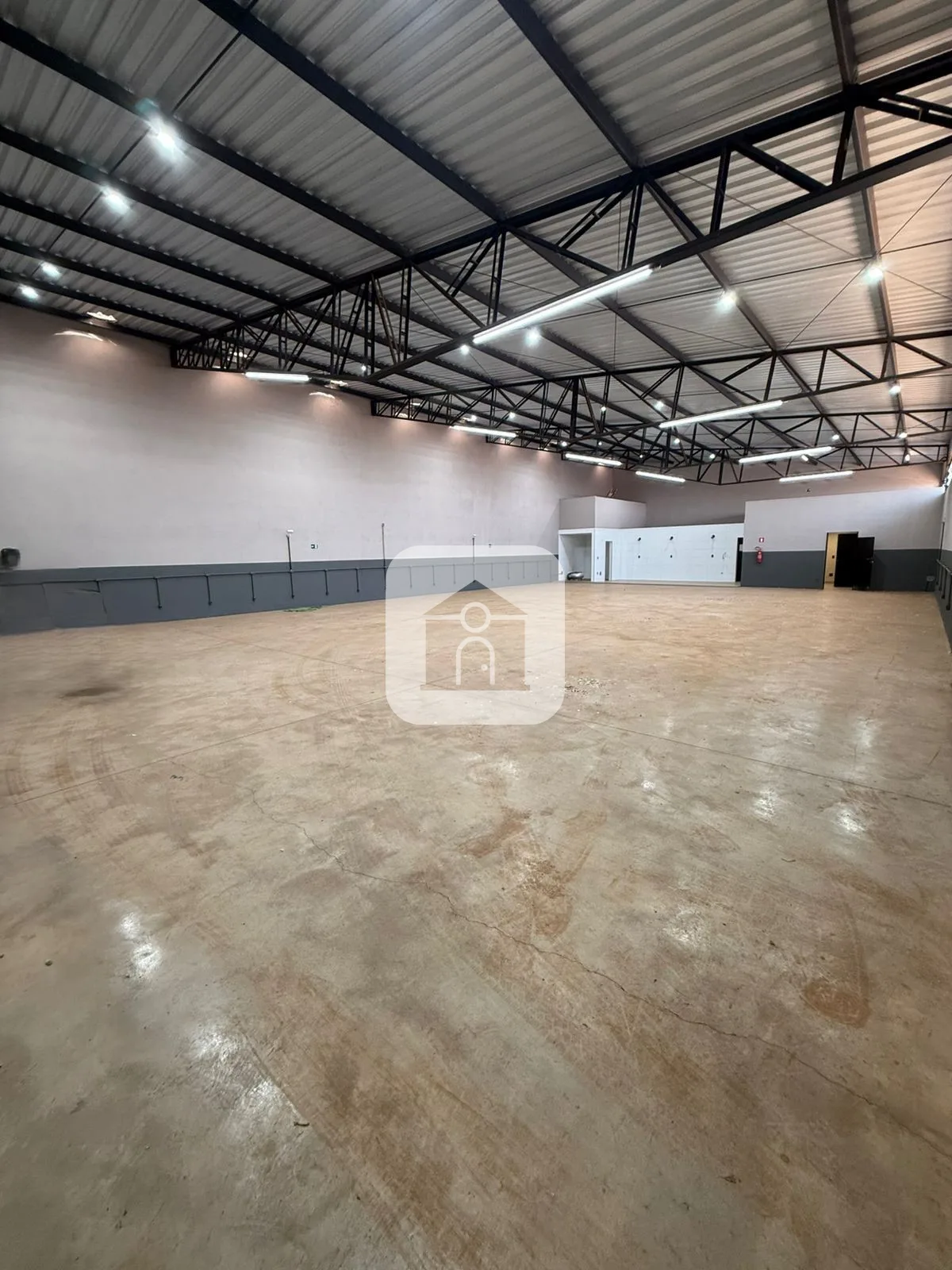 Alugar Comercial / Galp&atilde;o em Araguari R$ 8.500,00 - Foto 3