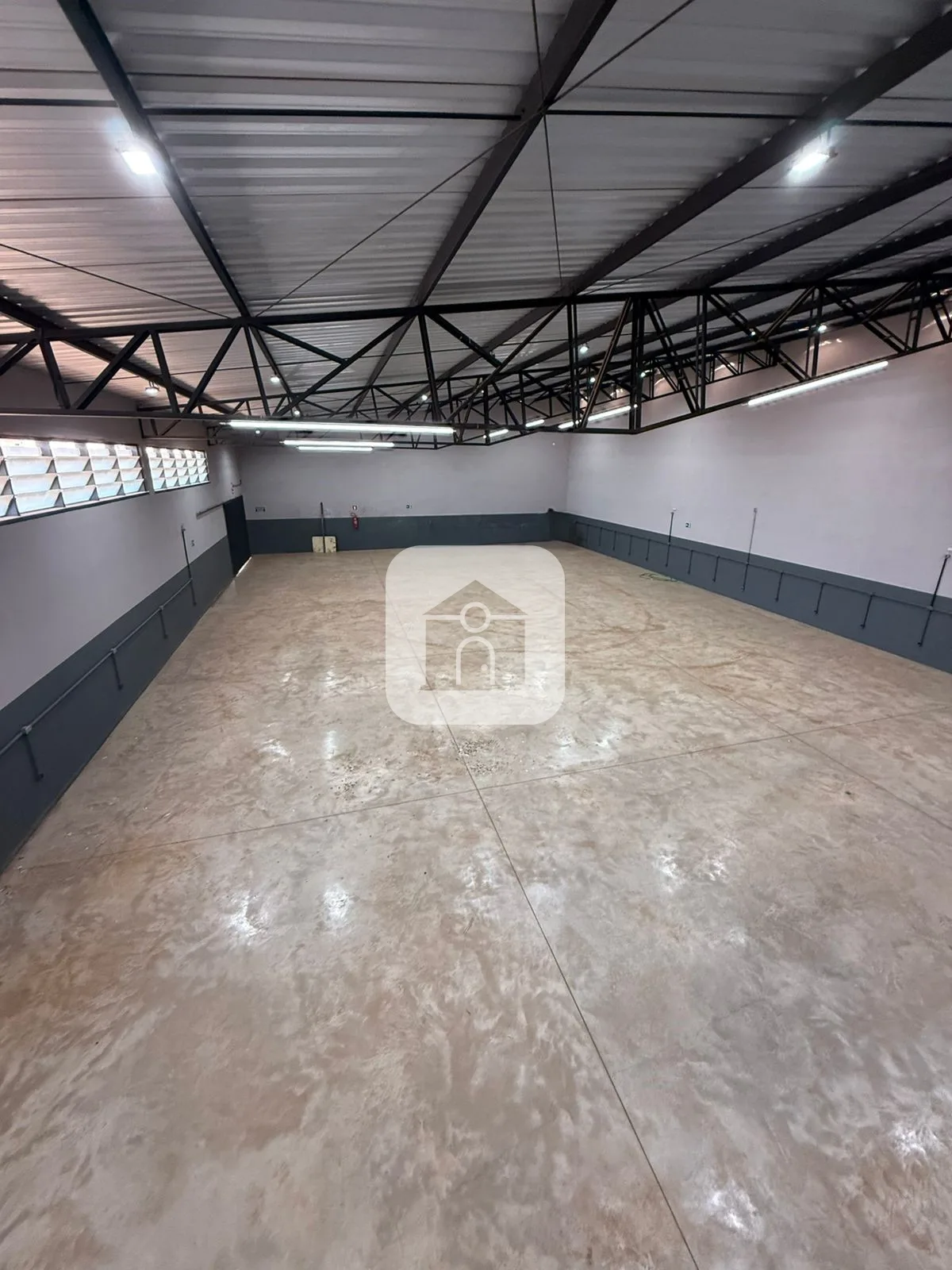 Alugar Comercial / Galp&atilde;o em Araguari R$ 8.500,00 - Foto 5