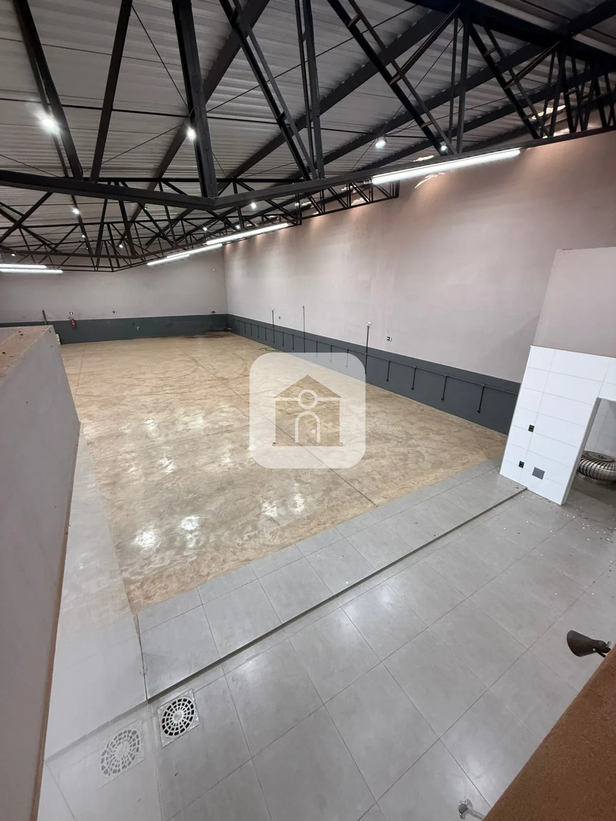 Alugar Comercial / Galp&atilde;o em Araguari R$ 8.500,00 - Foto 6
