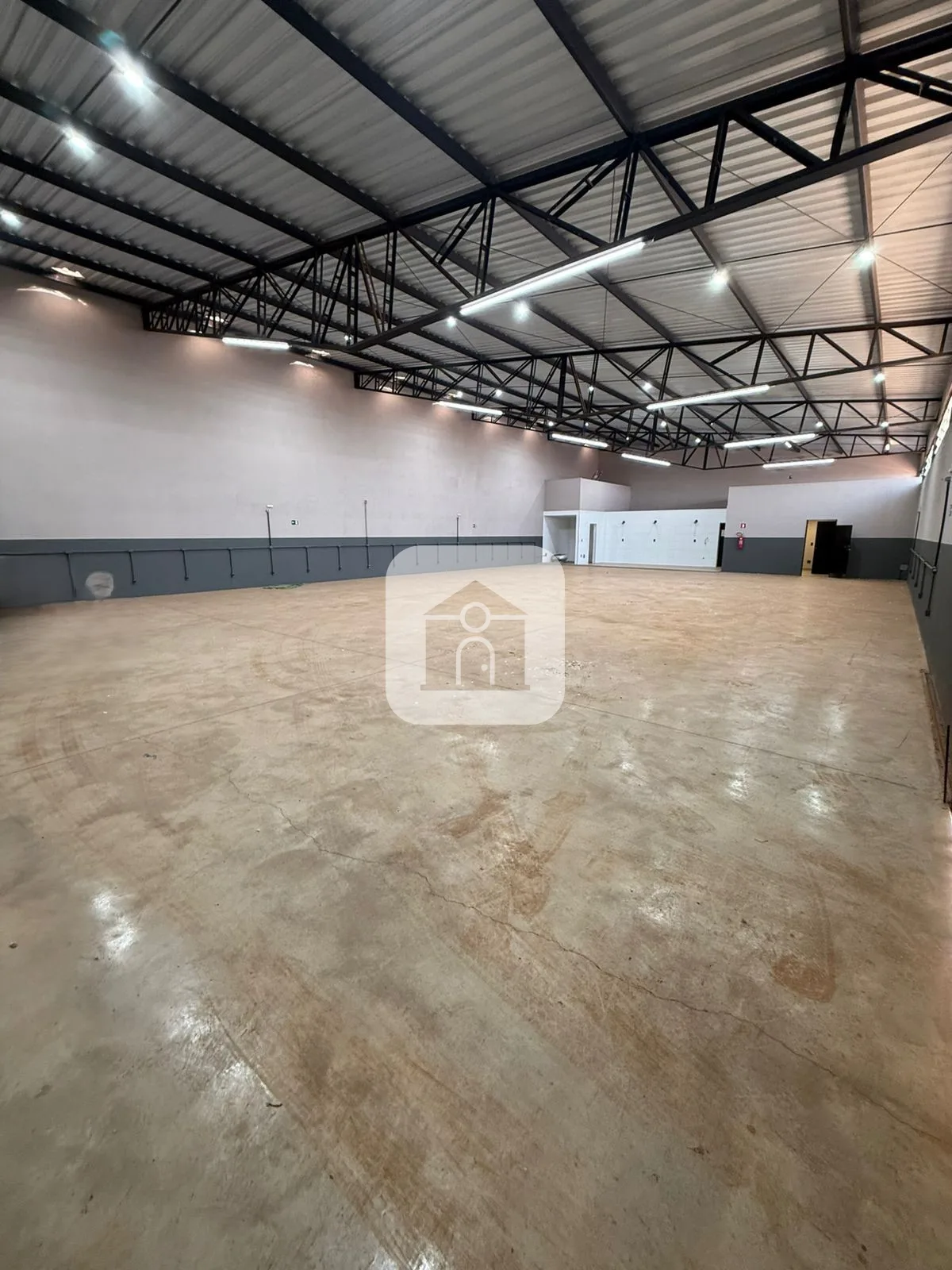 Alugar Comercial / Galp&atilde;o em Araguari R$ 8.500,00 - Foto 7