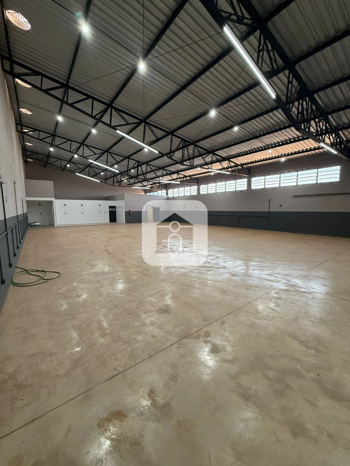 Alugar Comercial / Galp&atilde;o em Araguari R$ 8.500,00 - Foto 8